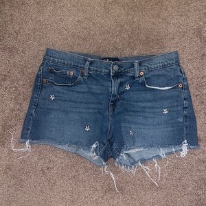Size 29 3 inch denim short with flower embroidery